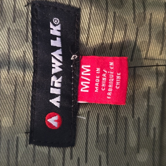 AIRWALK BRAND MENS UTILITY WOVEN FRONT ZIP GREEN CAMO SHIRT SIZE MEDIUM - Picture 4 of 16
